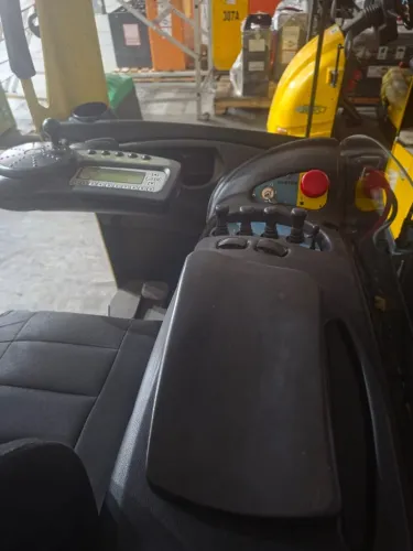Empilhadeira Elétrica Retratil Hyster
