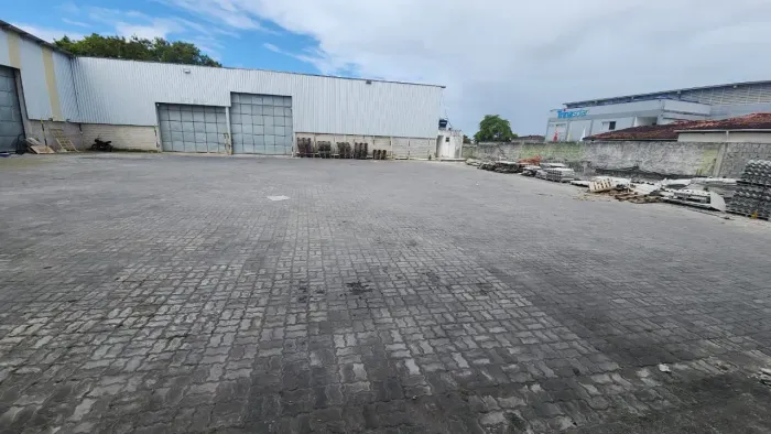Imóvel para aluguel com 2600 metros quadrados em Jardim das Margaridas - Salvador - BA