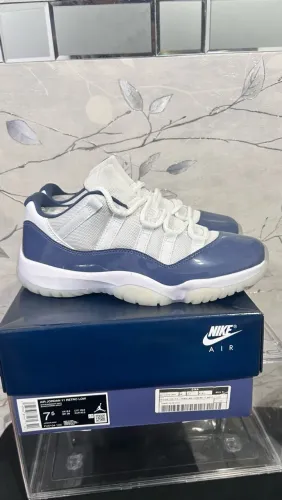 Tênis Air Jordan 11 Low ORIGINAL Tamanho 39
