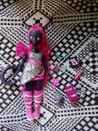 Boneca Catty noir g3 basica(leia a descrição)