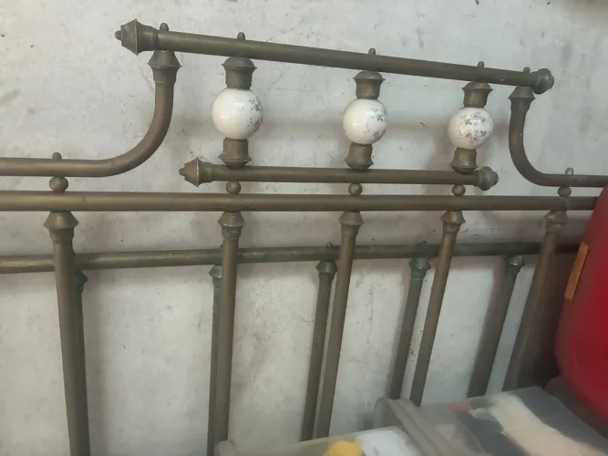 Base de Cama de Casal em Bronze