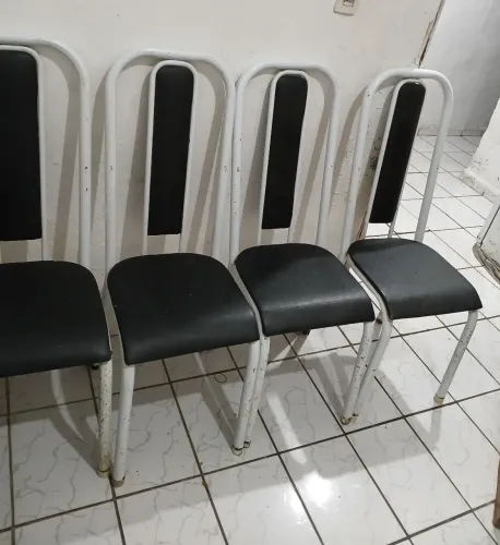 4 CADEIRAS POR APENAS R$40,00