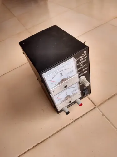 Fonte de bancada linear variável 0-15V 1A Griffin 1501A+ 220V