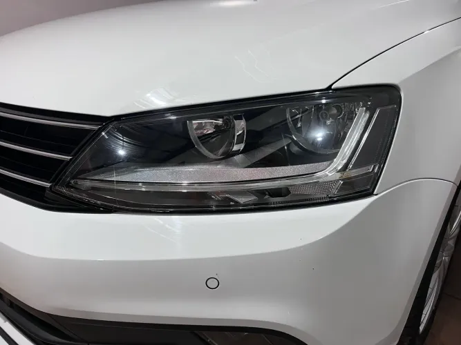 Faróis Jetta 2017 COM DRL