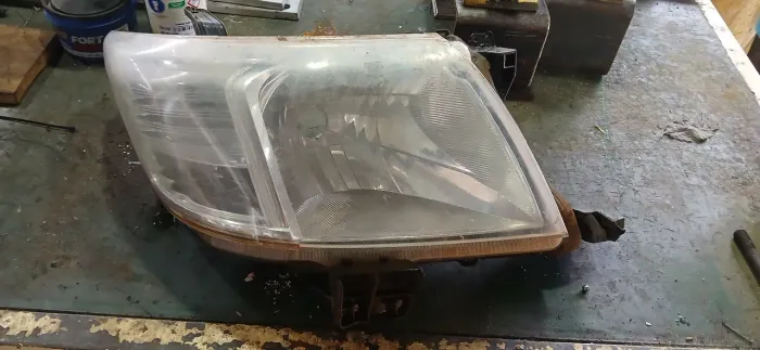Farol ta Toyota hilux 2012 a 2015