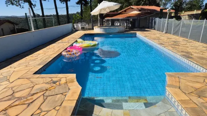 Chácara 18.500m² a 20 min da Rota do Vinho ? Quadra de Tênis, Lazer Completo e 4/5 Suítes