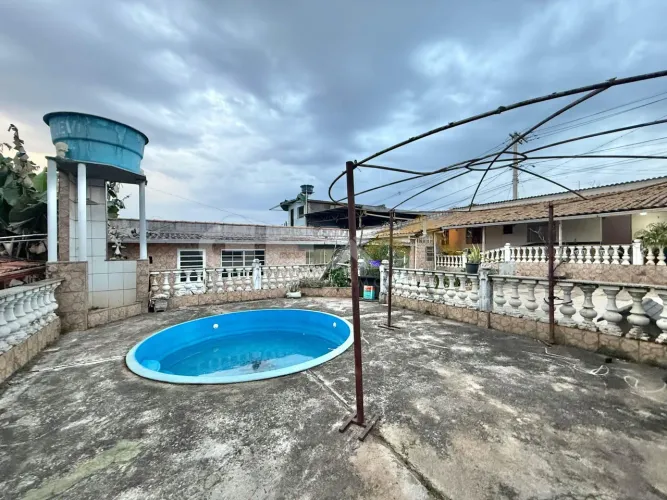 Casa à Venda com 04 Quartos no Bairro São Caetano em Divinópolis MG.