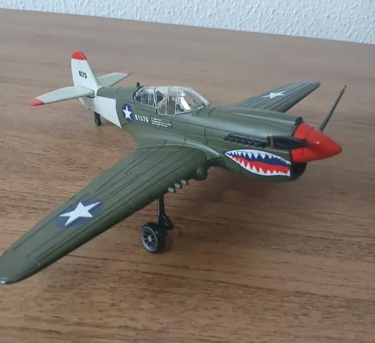 Miniatura Avião P-40