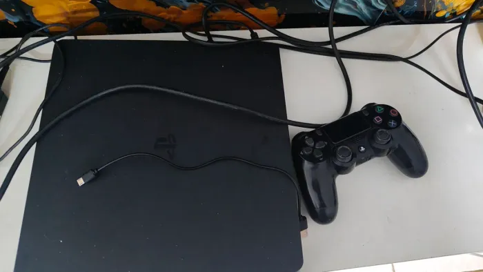 Playstation 4 slim 1 TB de memória em perfeito estado de uso