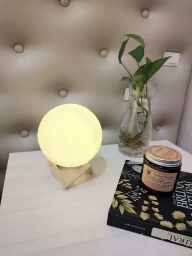Luminária em Formato de Lua Nova na caixa 20,00 