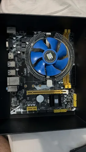 Kit Upgrade Gamer AMD Ryzen 3 3200G + Placa-Mãe Bluecase BMBH61-G + 2x SSDs (248GB Total)