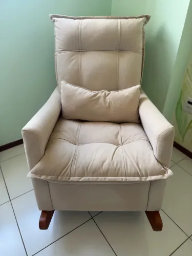 Poltrona de amamentação reclinável