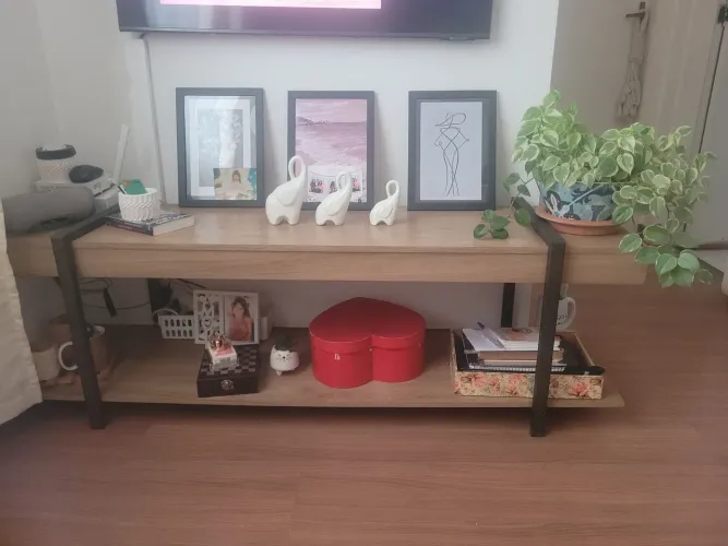 Mesa e aparador