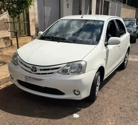 Toyota Etios XS 1.3 Flex 16V 5P Mec. 2013