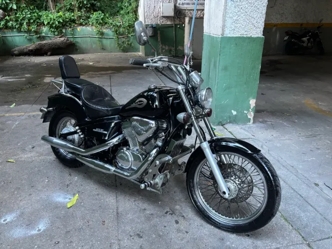 Shadow 600 com 77 mil km Copacabana 