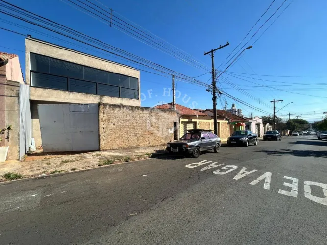 Prédio comercial com dois andares na Vila São João em Limeira-SP