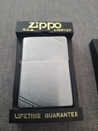 Isqueiro Zippo original - Aço escovado com friso