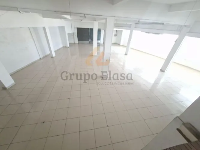 Salão Comercial para locação no bairro Parque Independência com 400 m² e 10 vagas de estac