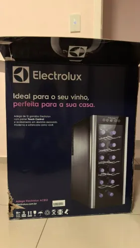 Adega de Vinho Eletrolux 12 garrafas