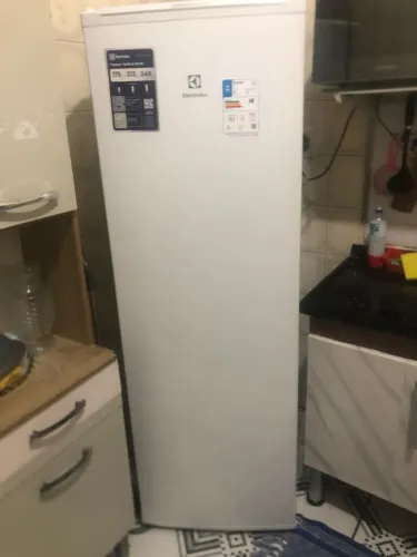Vende- se freezer novo 