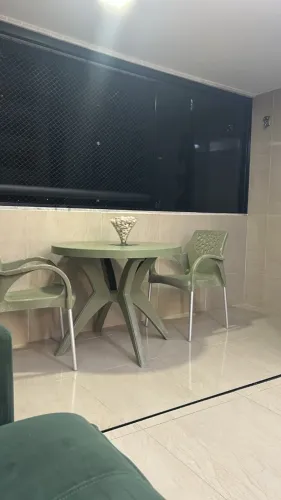 Conjunto Mesa Redonda + 6 Cadeiras com Braco Polipropileno Verde Sacada Varanda