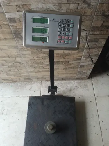 Balança semi nova 350k