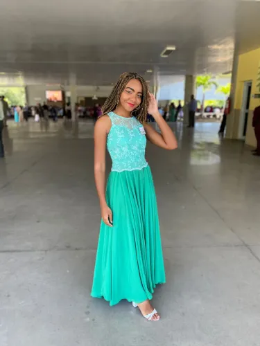 Vestido de Festa Longo Verde Menta em Renda - Saia Rodada