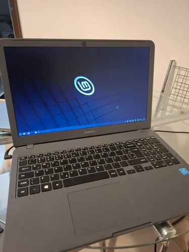Laptop Samsung Essentials NP350XAA - Celeron -