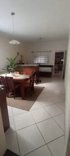 Sobrado à Venda em Residencial Dalla Rosa, Taubaté - SP