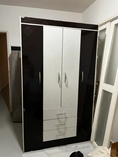 GUARDA-ROUPAS R$ 200,00