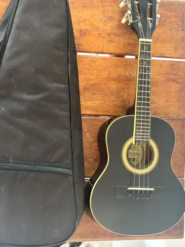 Cavaquinho VOGGA semi-novo