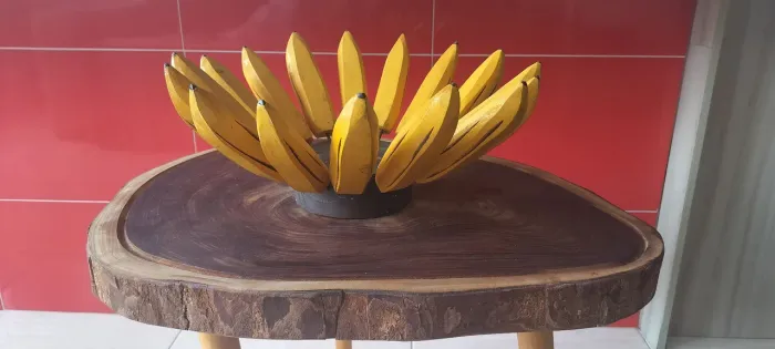 Fruteira formato bananas em madeira
