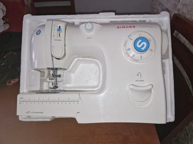 Máquina de costura singer