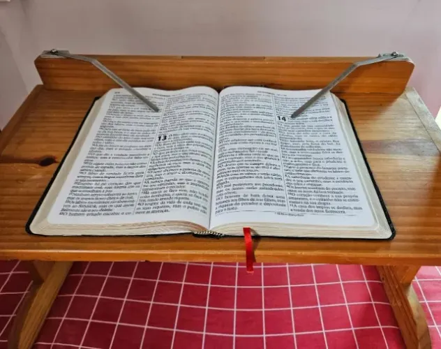 Mesinha portátil para leitura (estudo e trabalho)