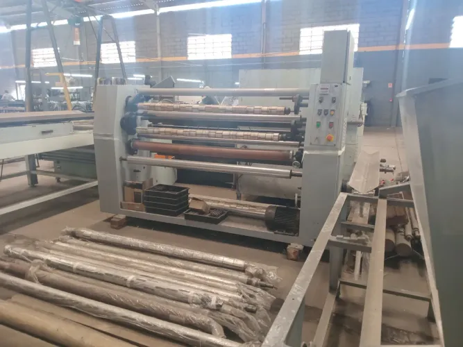 Rebobinadeira fracionadora Slitter com tubeteira automática 