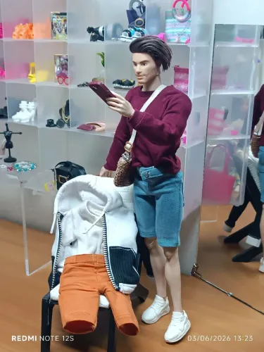 Boneco Ken