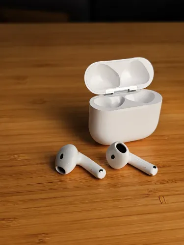AirPods 4 com Cancelamento de Ruído ANC - Excelente Estado