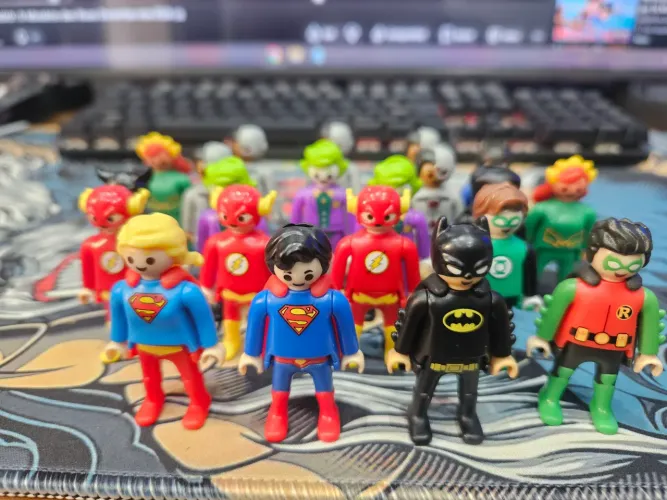 PLAYMOBIL DC KINDER 