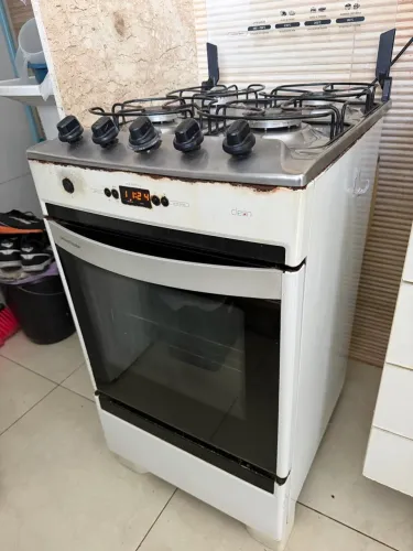 Fogão Brastemp funcionando forno e duas bocas