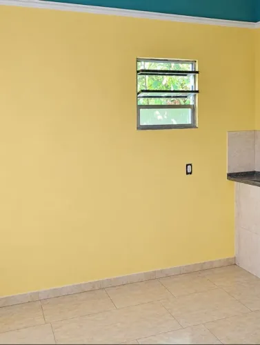 Alugo casa de frente (vila)