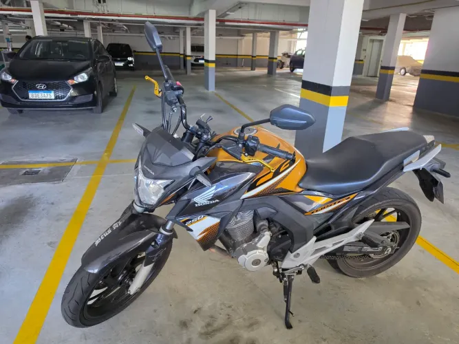 Vendo Honda CB Twister 19/20