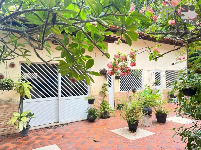 Venda ou Locação - Maravilhosa casa com área verde de aproximadamente 4.000 M²