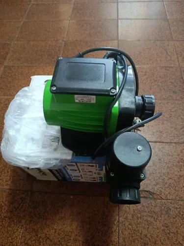 Vende se uma bomba de água nova 