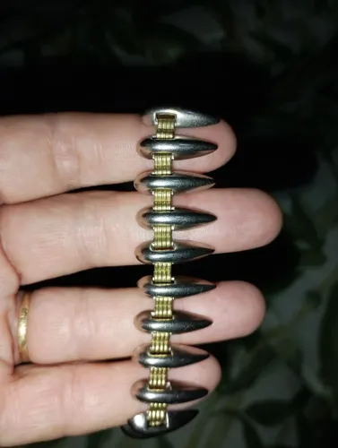 Pulseira em metal inoxidável