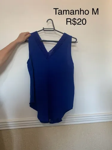 blusa com decote 
