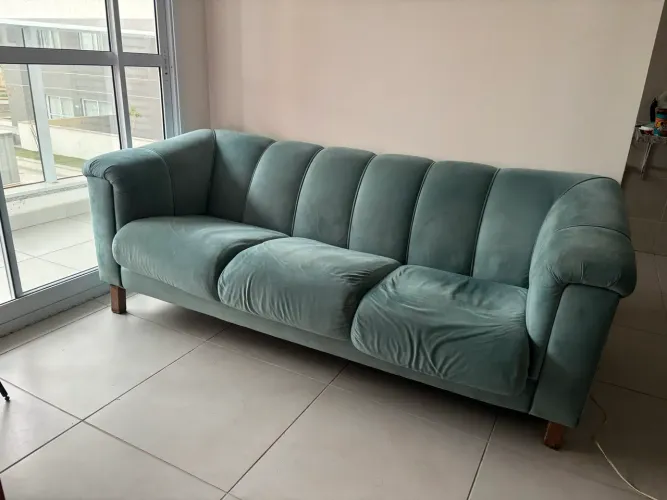 Sofá suede azul 3 lugares