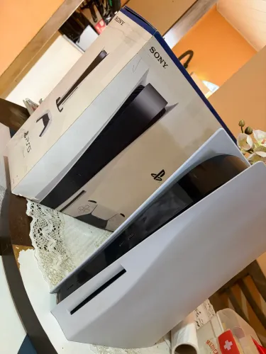 VENDO PLAYSTATION 5 ?