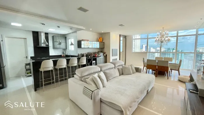 Apartamento locação anual 3 suítes na Barra Sul