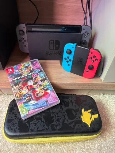 Nintendo Switch V1 + Mario Kart 8 Deluxe + Kit Completo