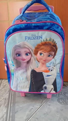 Vendo mochila com rodinhas 